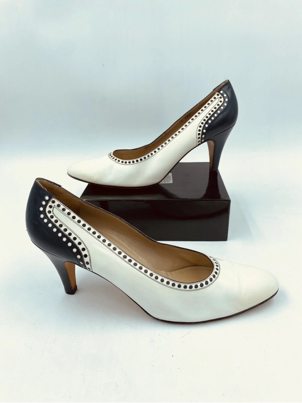 Vintage Salvatore Ferragamo Navy & Ivory Spectator Pumps 10 AAA